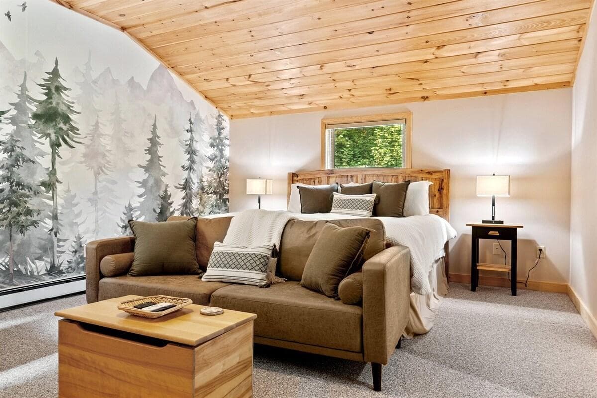 Upstairs Master Suite